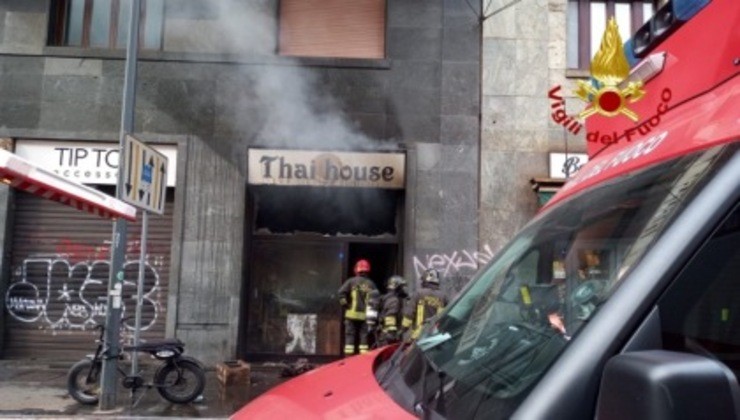 Centro massaggi in fiamme in Viale Tunisia