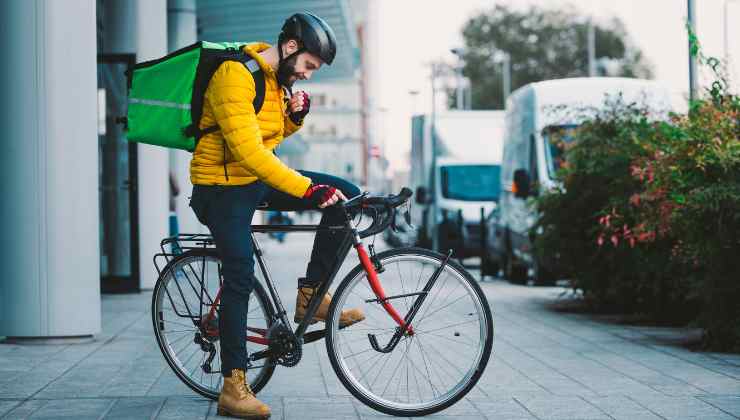 Delivery rider