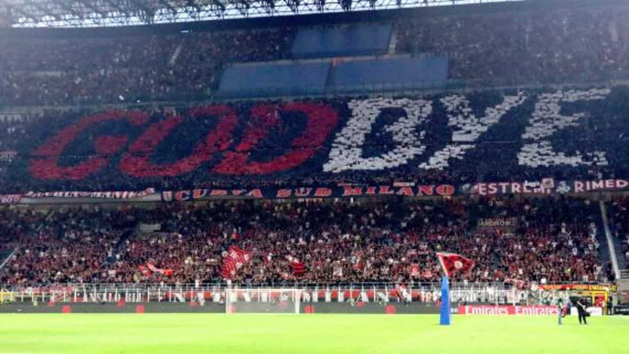 Il saluto della curva a Ibrahimovic