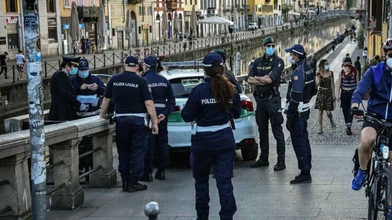 Polizia sui Navigli