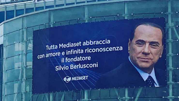 Silvio Berlusconi, banner Mediaset