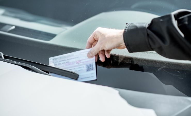 Auto in divieto di sosta