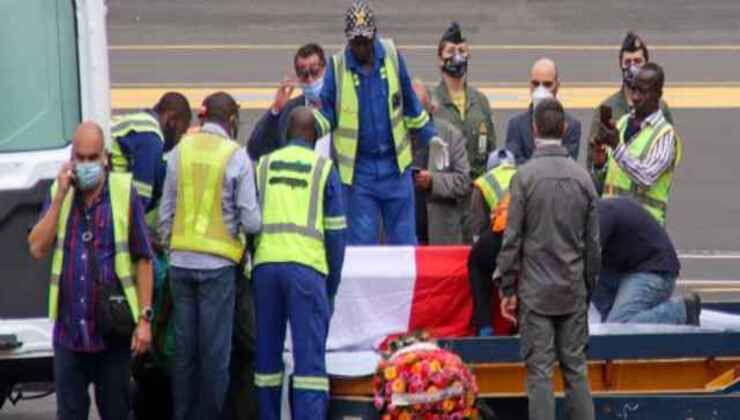 La salma di Attanasio all'aeroporto