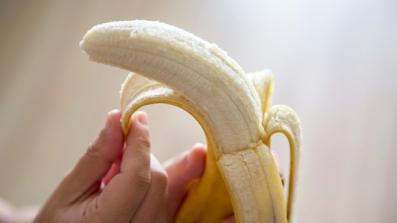 Sbucciare banana