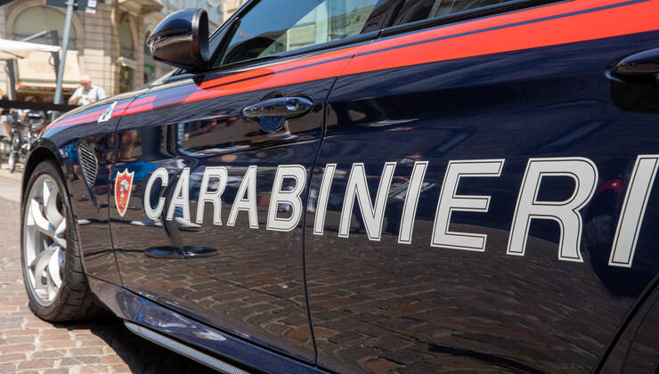 macchina carabinieri