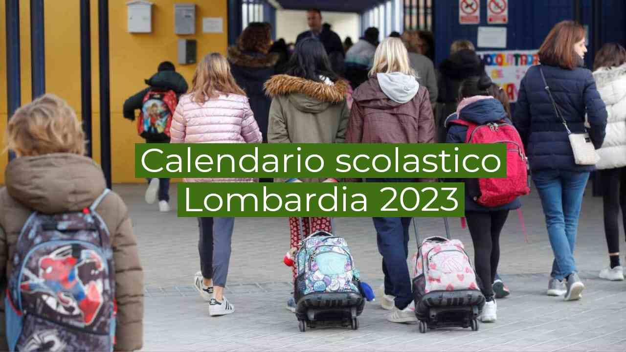 Bambini che entrano a scuola