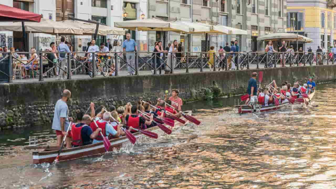 Canoa sul Naviglio