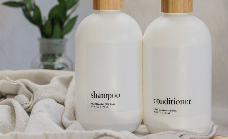 Bouteilles de shampoing