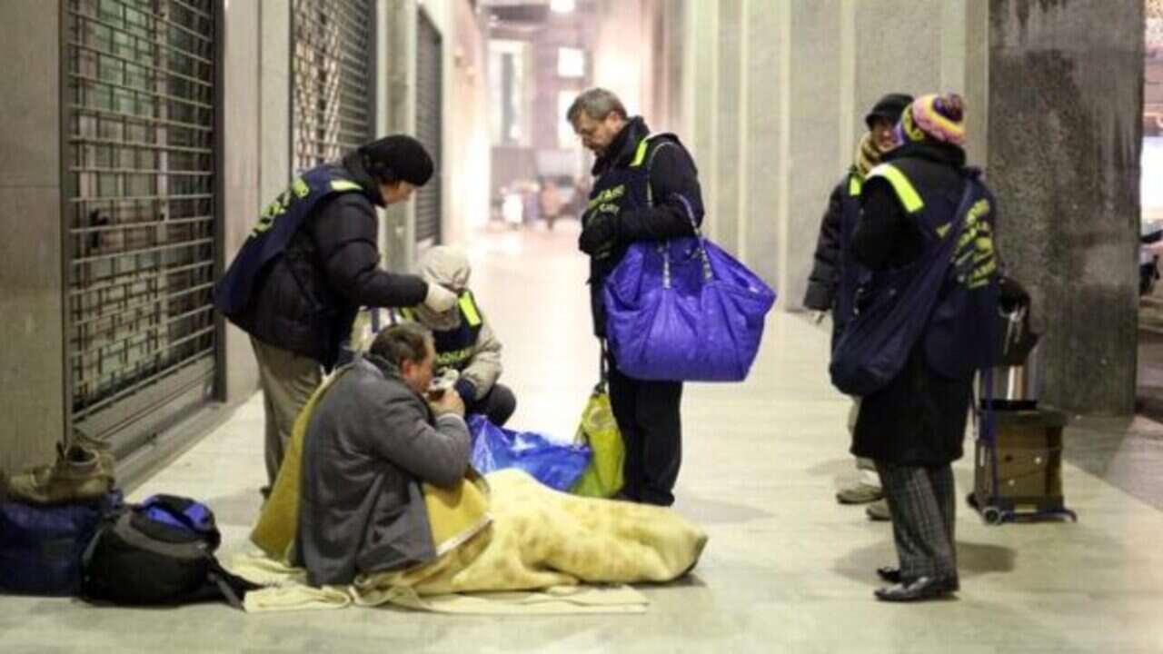 senzatetto, agenti