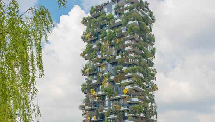 Milano, giardini verticali e isola ecologica: trasformazione urbana in atto