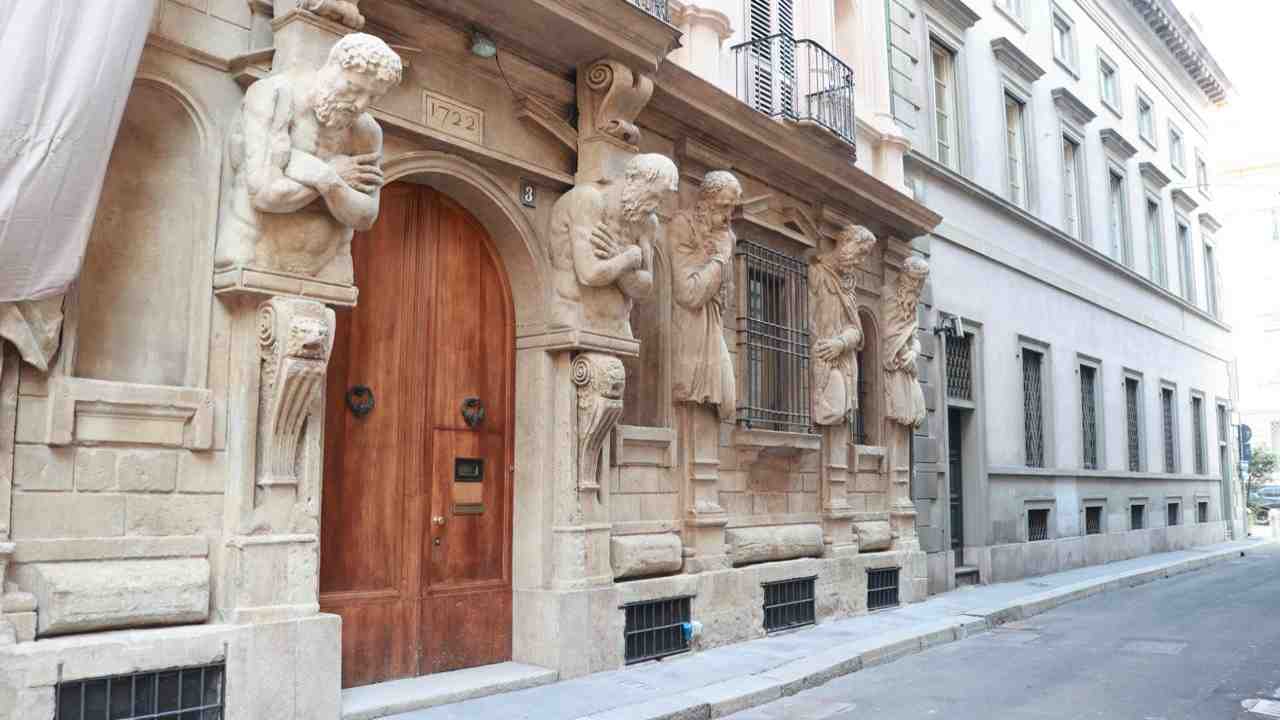 Casa degli Omenoni