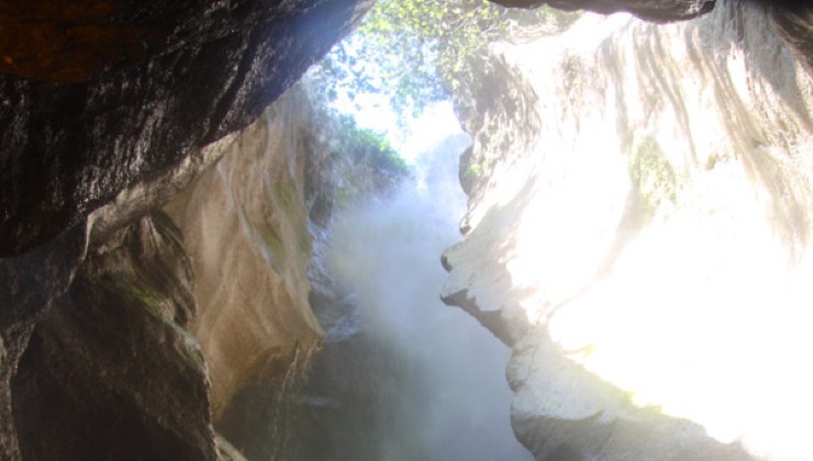 Grotta Cascata Varone