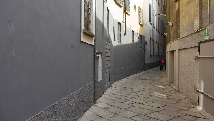 La calle más estrecha de Milán.