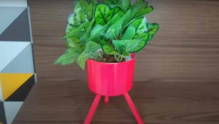 Vasetto porta piante realizzato con rasoio