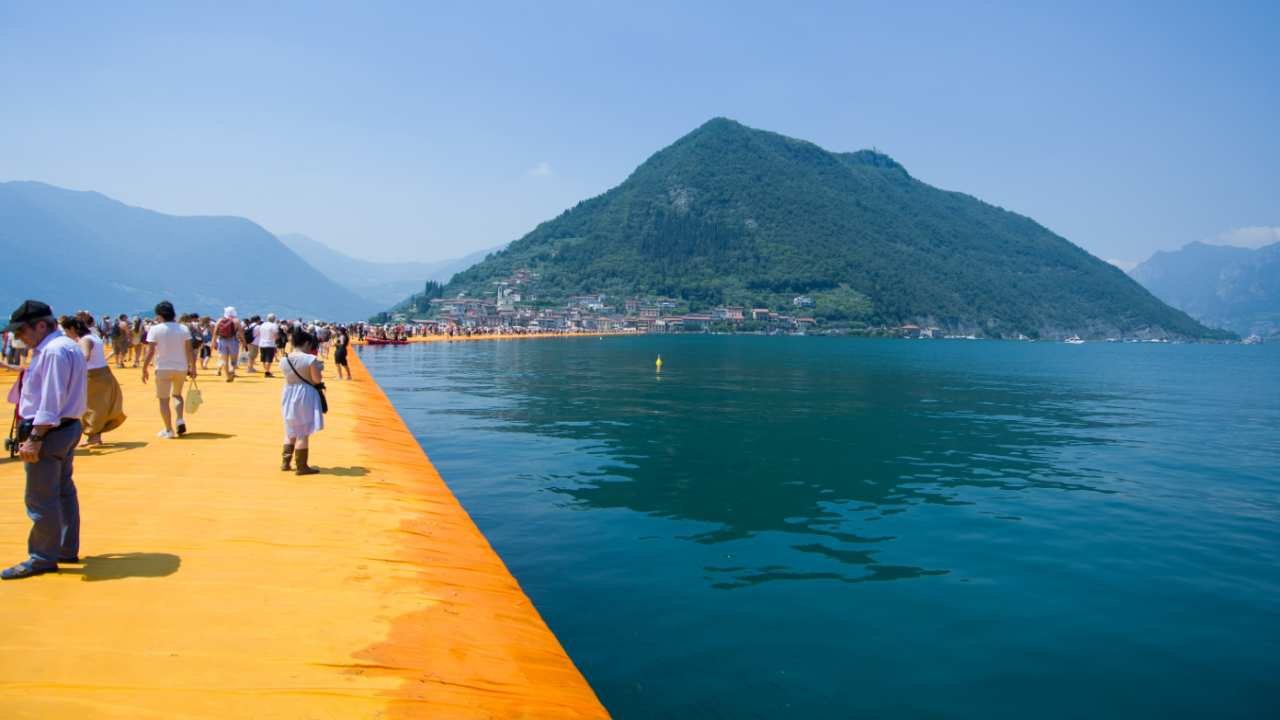 Passerella sul lago 