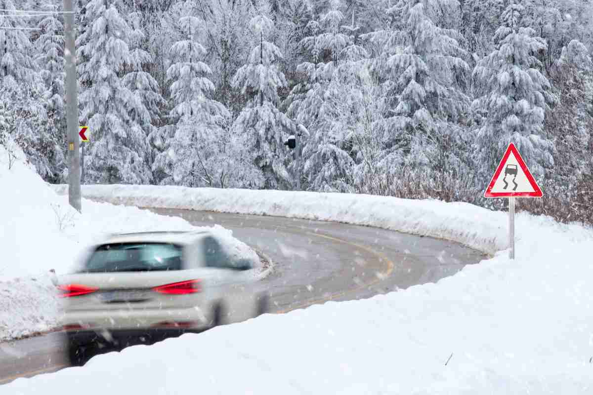 Neve sulla strada